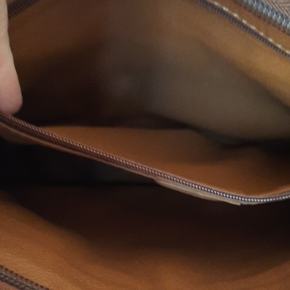 Elegant Black and Brown Toiletry Bag - Picture 9 of 10